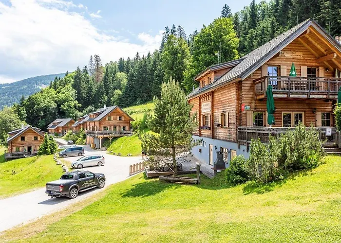 Villa mit Pool: Hüttendorf Schladming