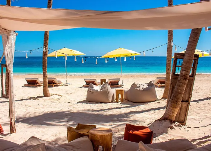 Hotel near College: The Fives Oceanfront