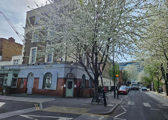 Hotel near College: Central Station