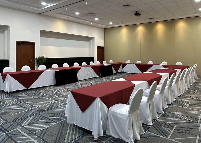 Holiday Inn Express Mérida, an IHG Hotel