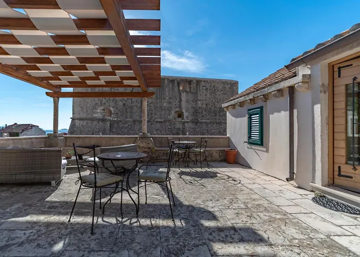 Hotel near College: Villa Ragusa Vecchia