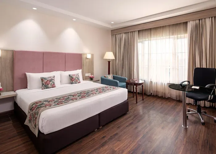 Luxury hotel only: Nidhivan Sarovar Portico Vrindavan