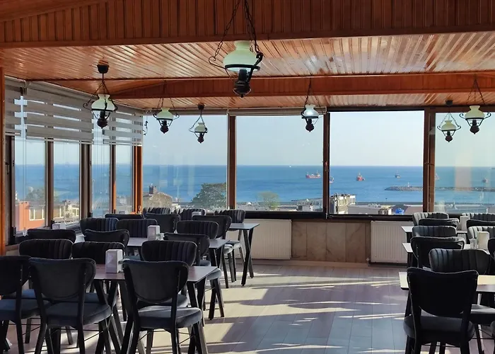 Hôtel 3 étoiles: Grand Liza Hotel