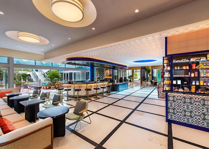 Pet Friendly hotel: Moxy Miami South Beach