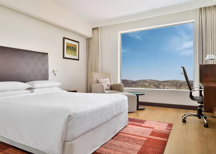 Four Points By Sheraton , City Square
