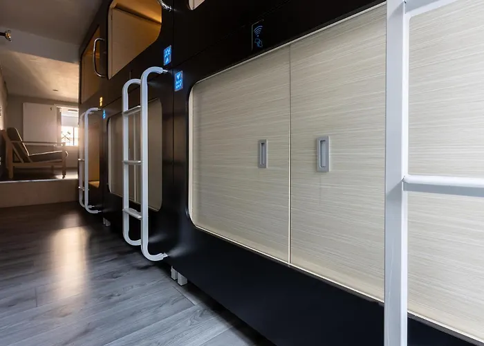 Günstiges Hotel: Mue Cubes - Capsule Hotel