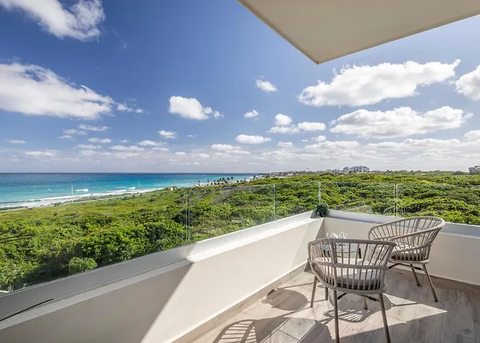 Hotel with view: Azulea Isla Mujeres Hotel