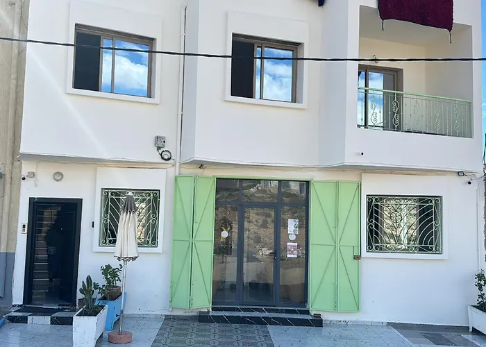 Soraya Guest House Surf Camp & Restaurant