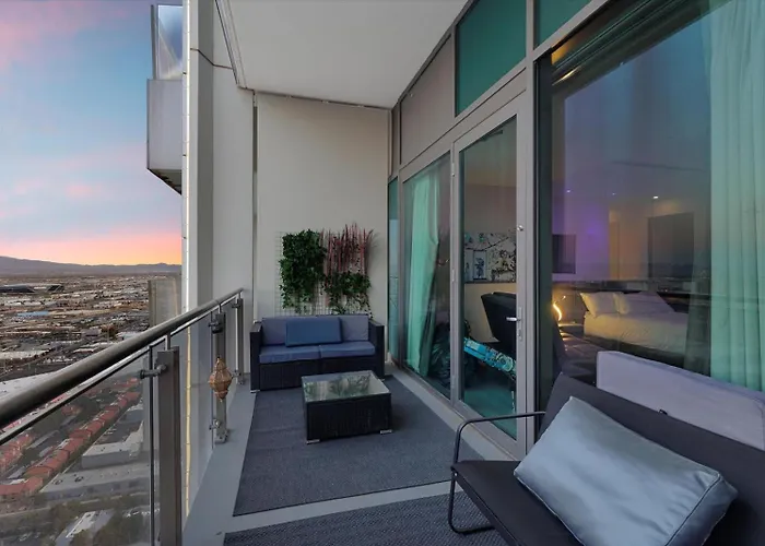 Luxury 4000 Sqft Penthouse At Palms Place 56 Floor