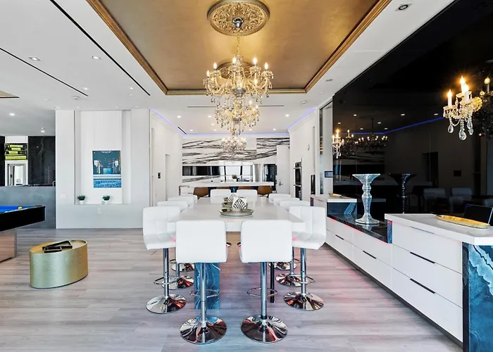 Luxury 4000 Sqft Penthouse At Palms Place 56 Floor