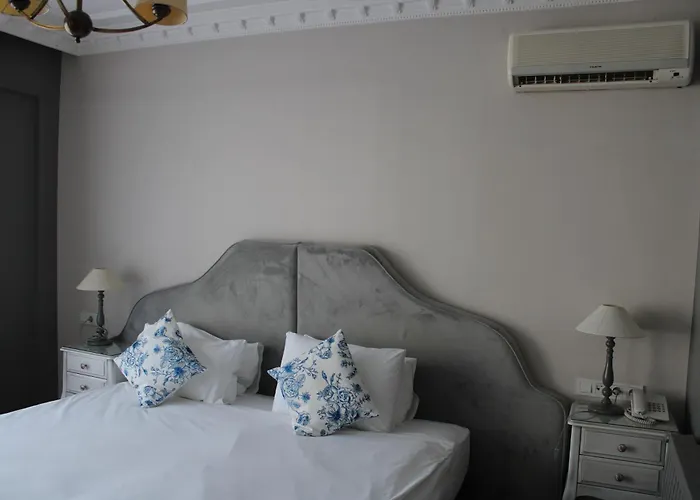 Ping Pong hotel: Villa Blanche Hotel Spa & Garden Pool