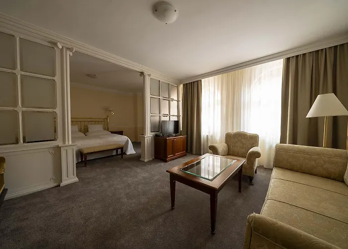 Hotel Embassy