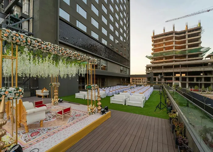 Courtyard By Marriott Vadodara