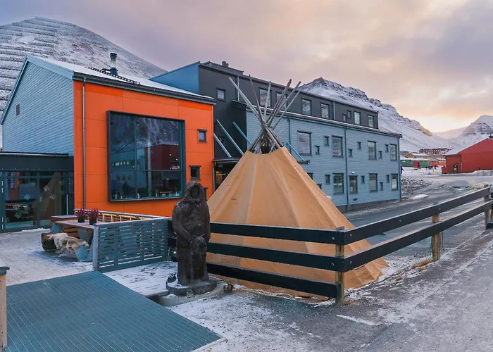 Svalbard Hotell | Polfareren
