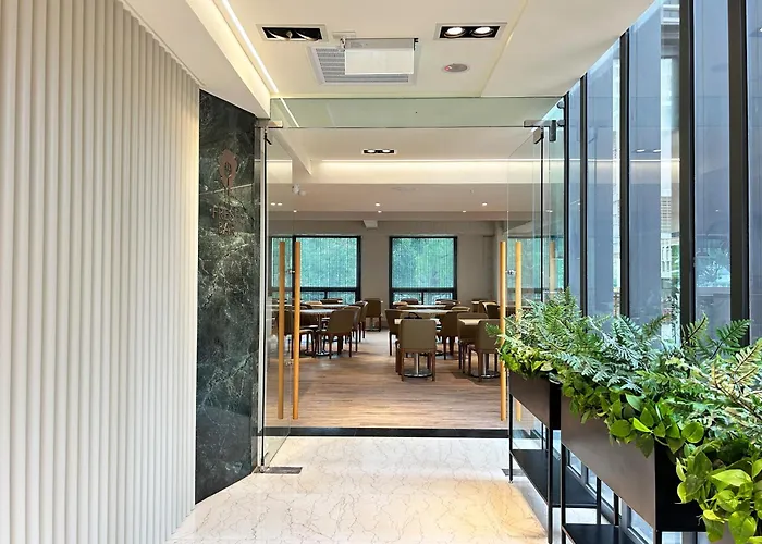 Hotel: Azure Hotel