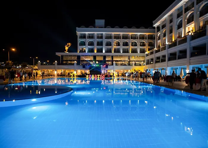Skivakantie: Sunthalia Hotels & Resorts Ultra All Inclusive Adults Only Party Hotel