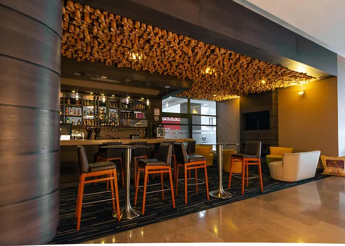 Hotel with pool: Hotel Mocawa Plaza Armenia