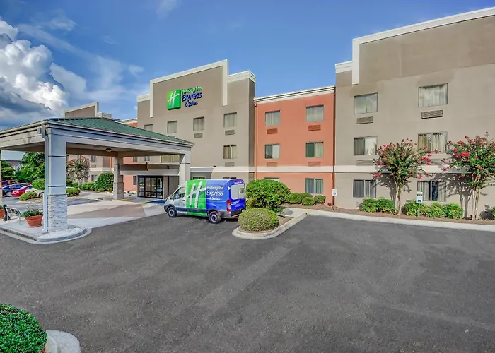 Pet Friendly hotel: Holiday Inn Express & Suites Greenville Airport I85 By Ihg