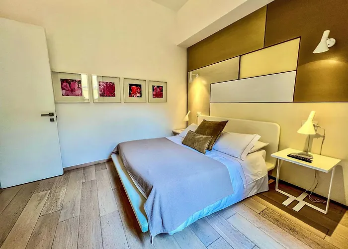  Santacroce Luxury