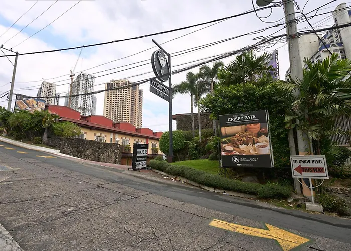 Hotel: Victoria Court Escarpment Pasig