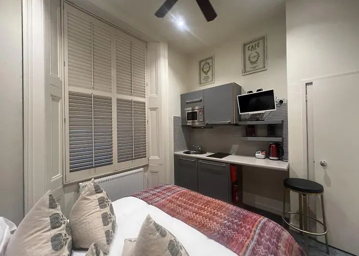 Vancouver Hotel & Studios