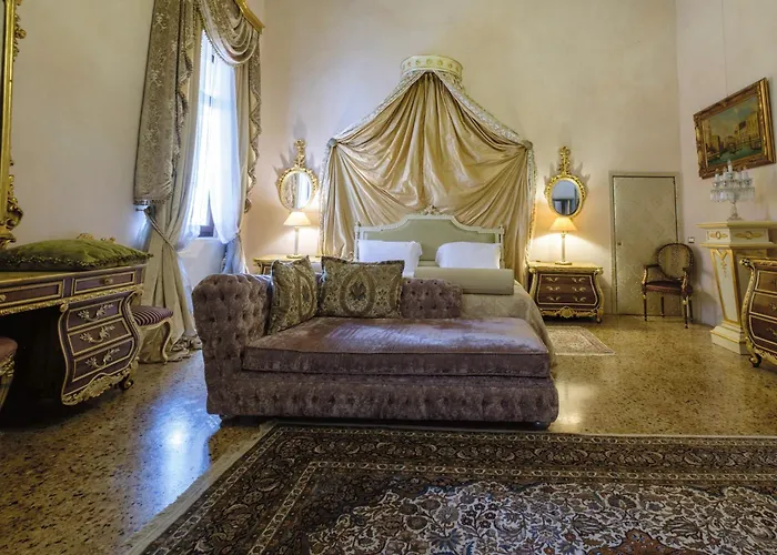 Palazzo Ca' Bernardo By Francesco Molon