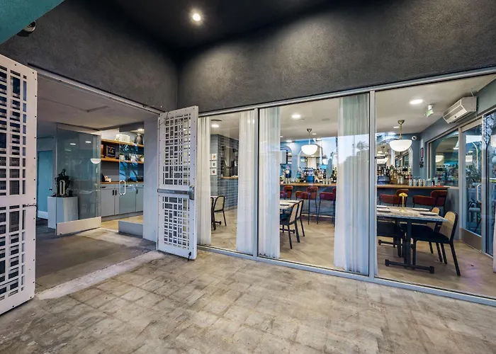 The Skylark, A Palm Springs Hotel