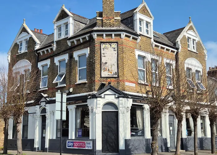 Airport Hotel: Forest Gate Hotel - Free Parking Limited Spaces
