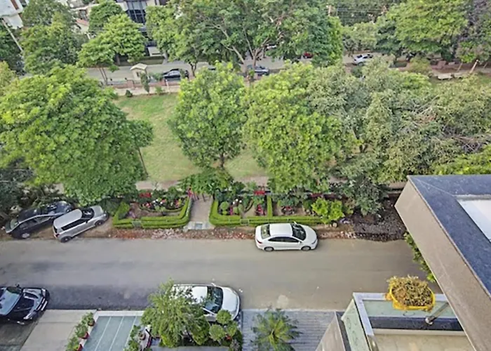 Nuab House - Near Fortis, Max, Medanta, Paras Hospitals And Huda Metro