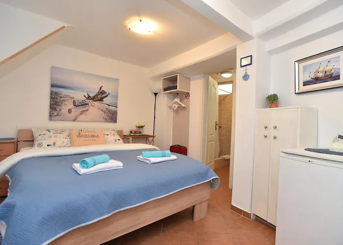 3 star hotel: Sailor House
