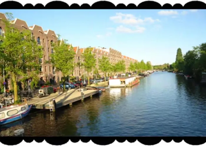 Anna'S Houseboat Bed & Breakfast