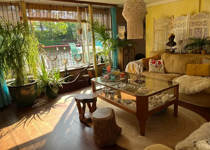 Anna'S Houseboat Bed & Breakfast