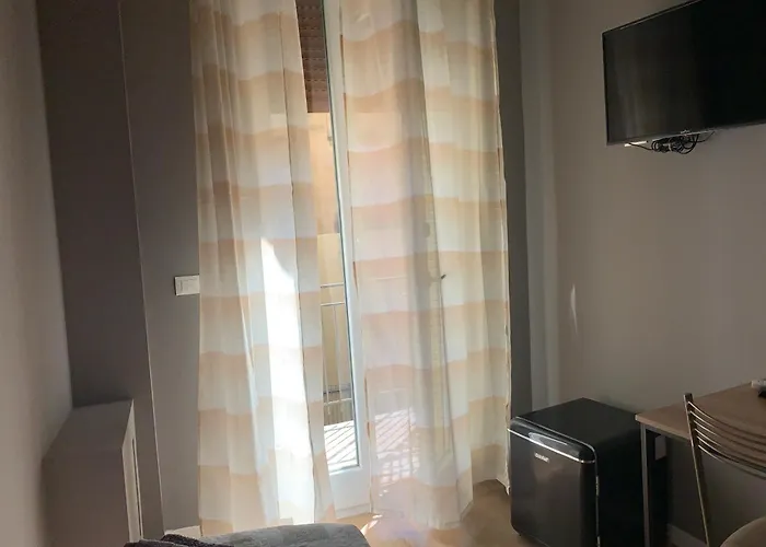 Hotel all'aeroporto: Riva Reno 4 Rooms