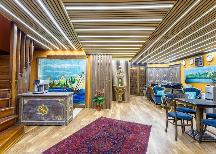 Wonder Wood Hotel