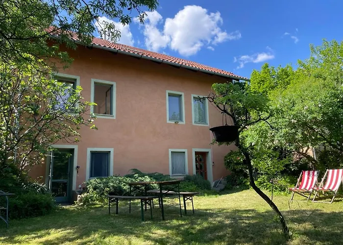 Herberg: Balazs Guesthouse - In A Green Area, With Our Own Garden - Next To Metro 4 Station