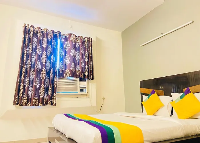 Airport Hotel: Hotel Aakash Navrangpura