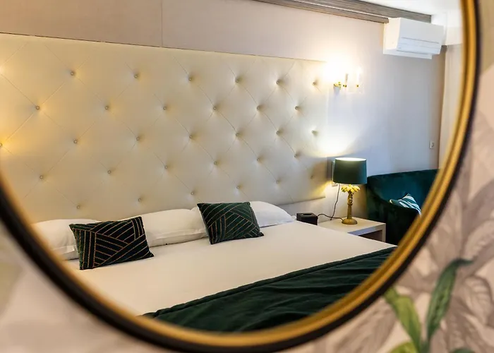 Luxury hotel only: Hotel Le Fouquet'S