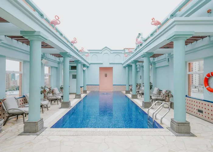 Resort: Eaton Hk