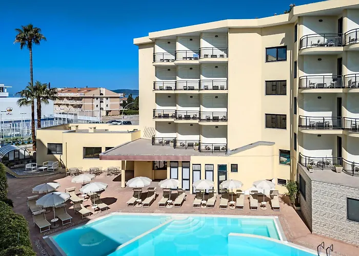 Hotel con vista: Rina Hotel