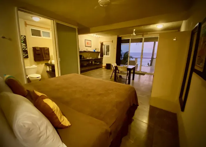 Casablanca Guest House - Adults Only - Starlink Internet!