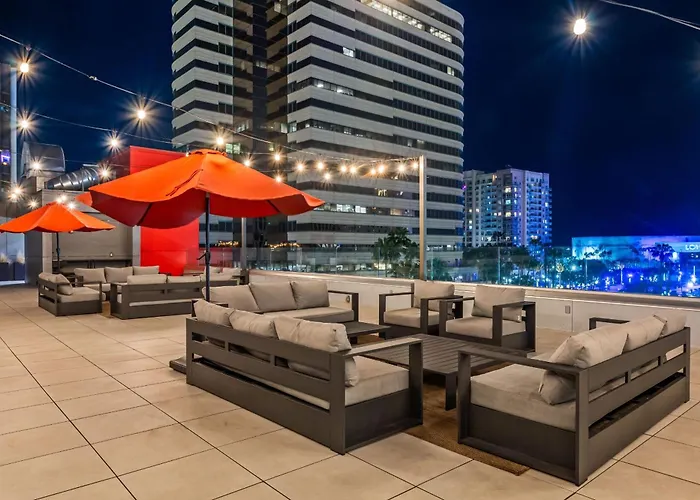 Luxury hotel only: Hotel Mai Downtown Long Beach