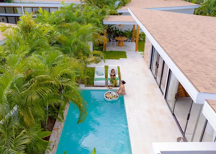 Lek Nana Pool