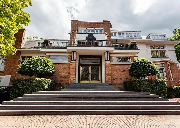 Hotel with pool: Hotel Orion