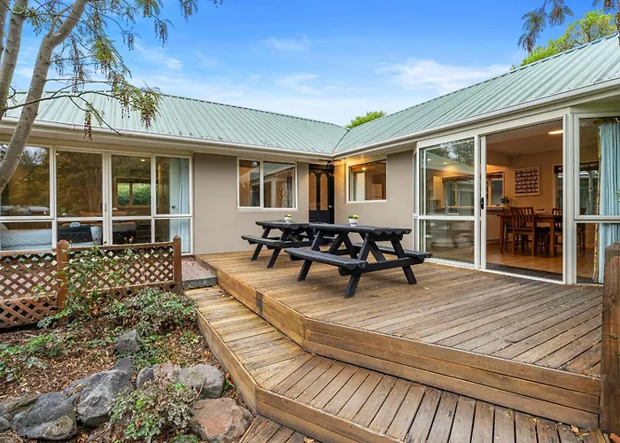 Luxury hotel only: Tasman Holiday Parks - Christchurch