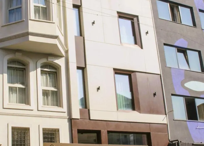 Smart&Simple Hotel Karakoy