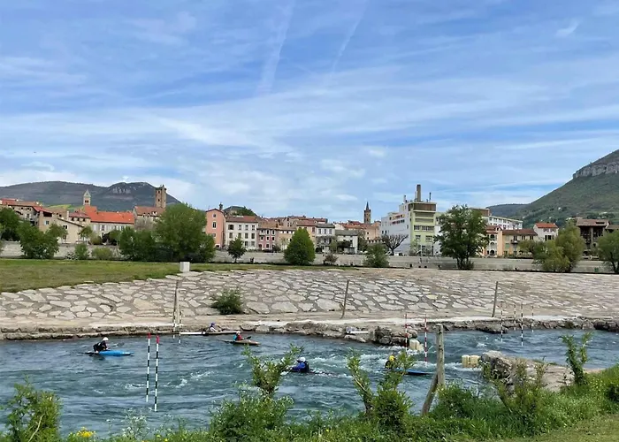  Auberge De Jeunesse Hi Millau La Maladrerie