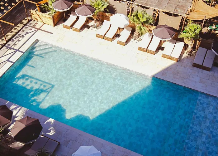4 star hotel: Novotel Avignon Nord