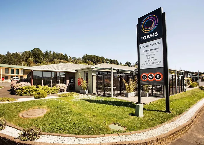 Hotel near College: Nightcap At Riverside Hotel