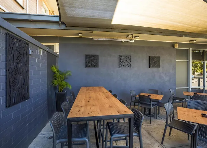 Nightcap At Hendon Hotel