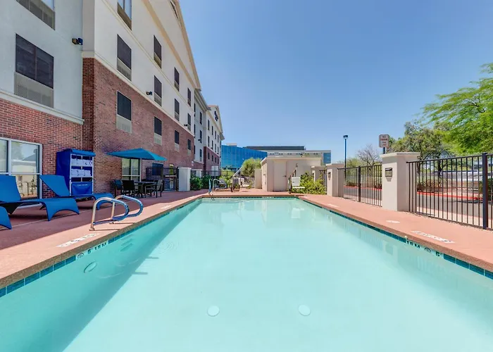 Pet Friendly hotel: Hampton Inn Phoenix Midtown Downtown Area